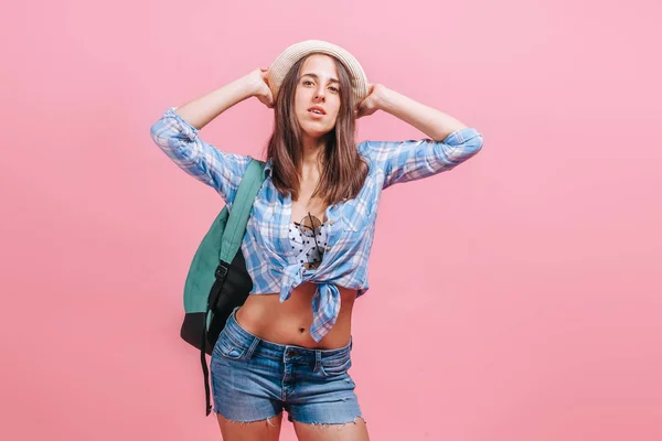 Tourist girl on pink background — Stock Photo, Image