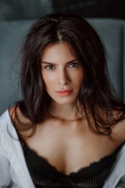 Iç çamaşırı güzel esmer kız Seksi portre