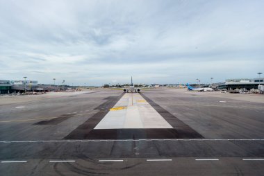 Singapur - 22 Ocak 2019 : Havaalanında ki uçaklar kapıda