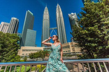 Kuala Lumpur, Malezya - 23 Ocak 2019: Beyaz turist kız