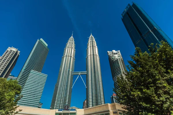 Куала-Лумпур, Малайзія-23 січня 2019: вежі, хмарочоси — стокове фото