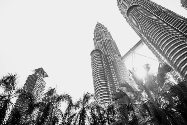 Grattacieli in bianco e nero a Kuala Lumpur — Foto Stock