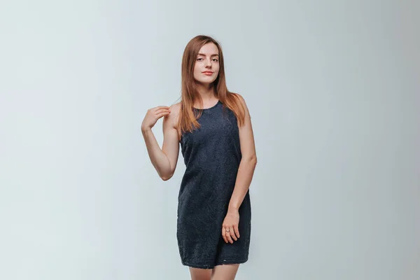 Girl in a dark dress posing on a gray background — Stock Photo, Image