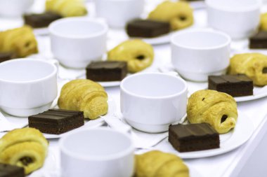 Kahve molası ve içki kümelerinin