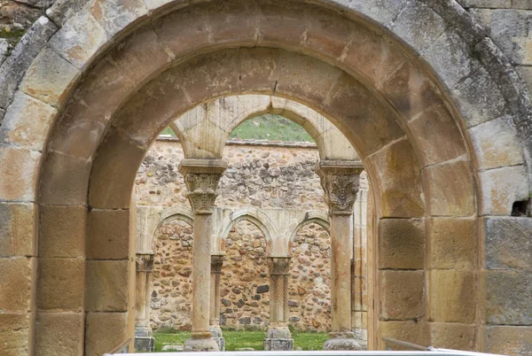ソリアの San Juan ドゥエロ修道院の回廊 スペイン — ストック写真