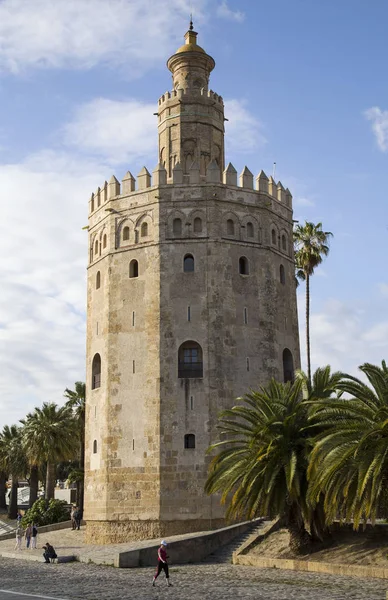 Χρυσή Tower Πύργος Torre Del Oro Κατά Μήκος Του Ποταμού — Φωτογραφία Αρχείου