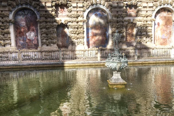 Çeşme gerçek Alcazares de Sevilla, İspanya