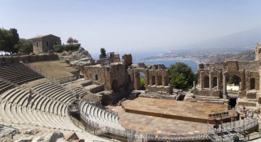 Taormina Yunan Tiyatrosu ile Sicilya, Ital arkadaki Mount Etna Yanardağı yasaktır