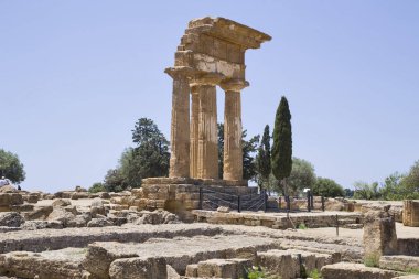 Tapınaklar Vadisi (Valle dei Templi) - Konkordiya Tapınağı, MÖ 5. yüzyılda inşa edilen antik bir Yunan Tapınağı, Agrigento, Sicilya