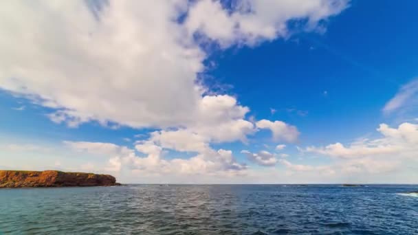 Морской Пейзаж Облачно Голубым Небом Eyemouth Scottish Boarders Красивый Пейзаж — стоковое видео