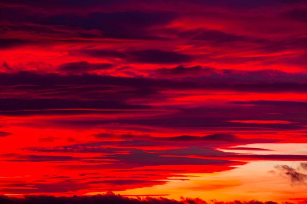 Pittoresco Drammatico Colorato Cielo Vibrante Tramonto Con Nuvole — Foto Stock