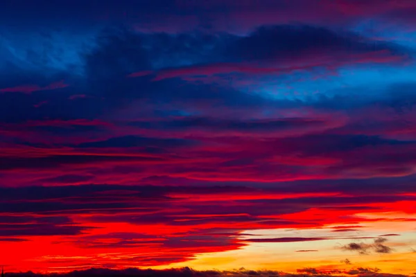 Живописное Яркое Яркое Яркое Небо Заката Облаками — стоковое фото