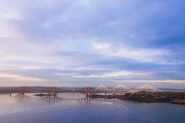 在三个世纪里 在苏格兰奎恩斯渡口附近的福思河畔建造了三座桥 即福思桥 福思桥和奎恩斯渡口 20和21世纪 — 图库照片