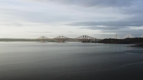 Drie Bruggen Forth Railway Bridge Forth Road Bridge Queensferry Crossing — Stockvideo