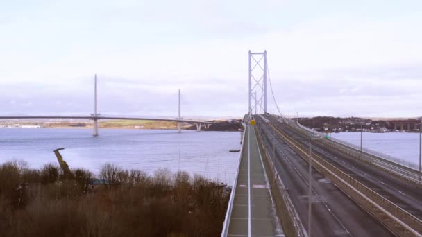 Три Моста Форт Железнодорожный Мост Форт Роуд Мост Queensferry Crossing — стоковое видео