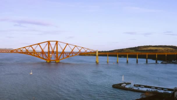 Drie Bruggen Forth Railway Bridge Forth Road Bridge Queensferry Crossing — Stockvideo