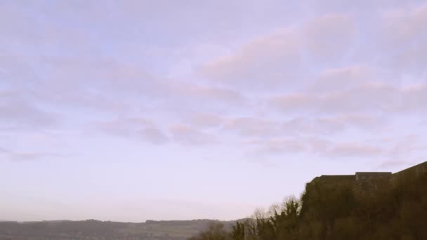 苏格兰中部岩石山顶上的斯特林城堡鸟图 这里曾经是苏格兰国王的住所 — 图库视频影像