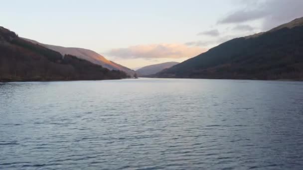 Szkocki Piękny Kolorowy Krajobraz Zachodu Słońca Loch Voil Góry Las — Wideo stockowe