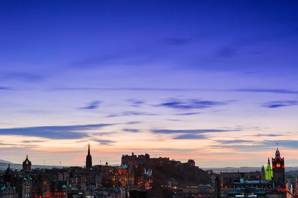 Vista Pitoresca Sobre Noite Edimburgo Cidade Velha Com Castelo Calton — Fotografia de Stock