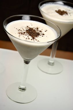 Barbara içki bir martini cam