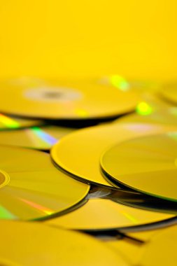 Üst üzerinde boş alanı ile CD yığını
