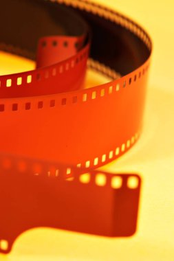 Film sarı üzerinde olumsuz