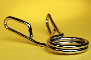 El tutma sarı zemin üzerine