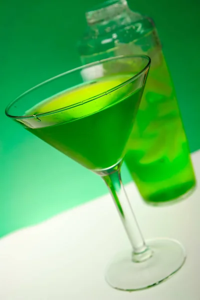 Zielony Smok Koktajl Kieliszku Martini — Zdjęcie stockowe
