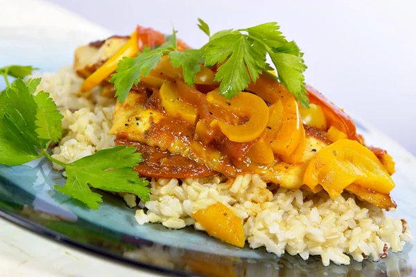 Fas balık Tagine tabakta
