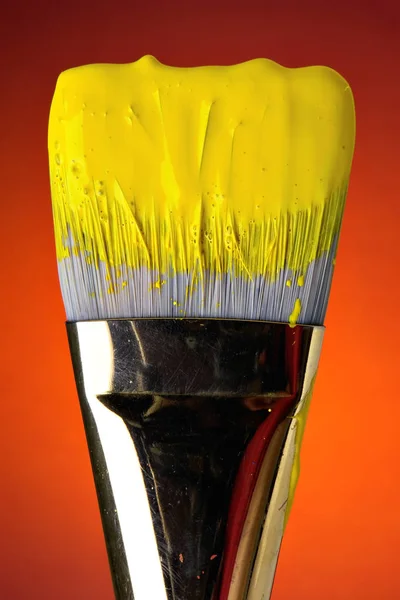 Wet Yellow Paint Brush — Stock Photo, Image