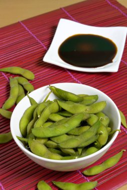 bir kase soya fasulyesi