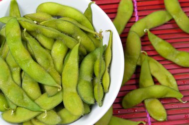 bir kase soya fasulyesi