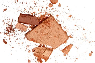 Ezilmiş göz farı beyaza izole edilmiş.