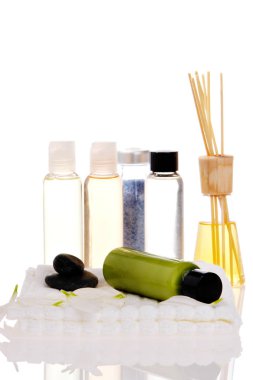 Spa şişe beyaz arka plan üzerinde