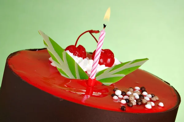 Bolo Aniversário Com Duas Cerejas Topo — Fotografia de Stock