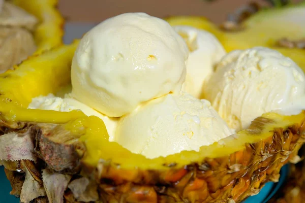 ananas dondurma searved