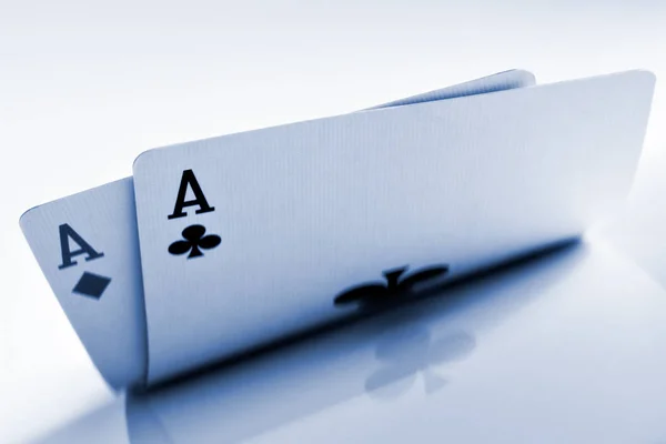 Yansıması ile izole Pocket aslar