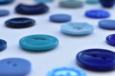 Beyaz Mavi dikiş düğmeleri