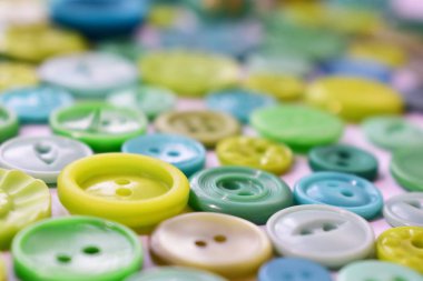 parlak mavi-yeşil dikiş düğmeleri