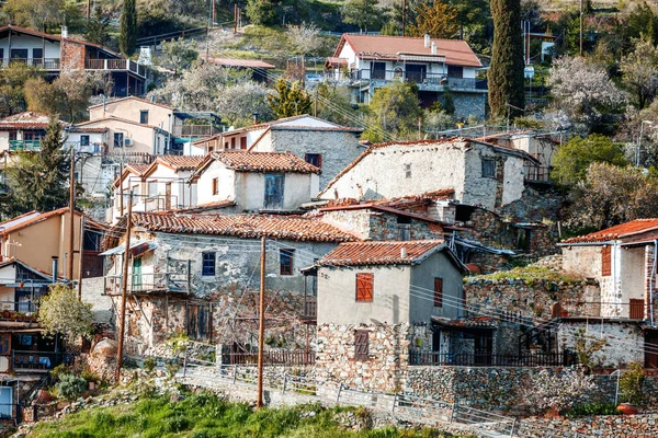 Vecchie Case Argilla Con Tetti Piastrellati Piccolo Villaggio Montagna Sull — Foto Stock