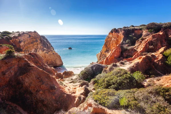 Rochas Vermelhas Mar Azul Costa Atlântica Portugal Região Algarve Bela — Fotografia de Stock