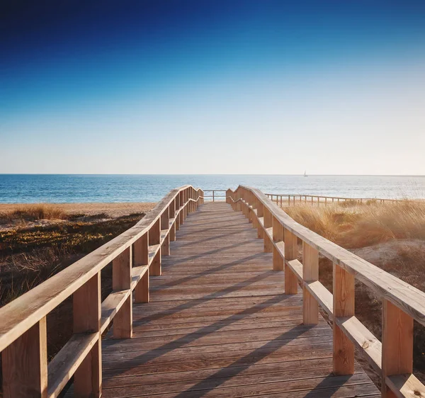gün batımı, güzel deniz manzarası, Algarve, Portekiz denizde ahşap yolu