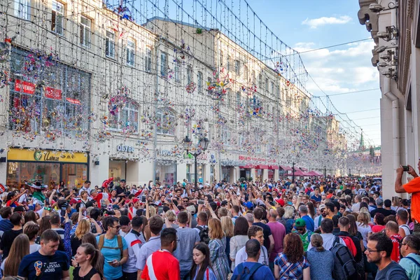 Moscow Ryssland Juni 2018 Skara Människor Och Football Fans Centrala — Stockfoto