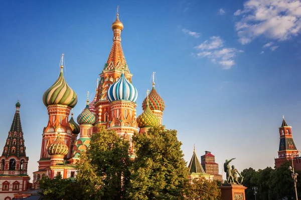 Cúpulas Famosa Cabeza San Catedral Basilio Plaza Roja Moscú Rusia — Foto de Stock