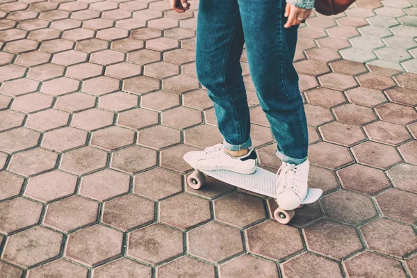 Young Skateboarder Legs Jeans Tights White Sneakers Skateboarding Skate Park — Stock Photo, Image