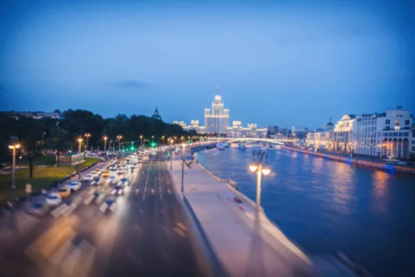 Miasto Nocą Niewyraźne Tło Moskwa Stolica Rosji Historyczne Centrum Rzeka — Zdjęcie stockowe