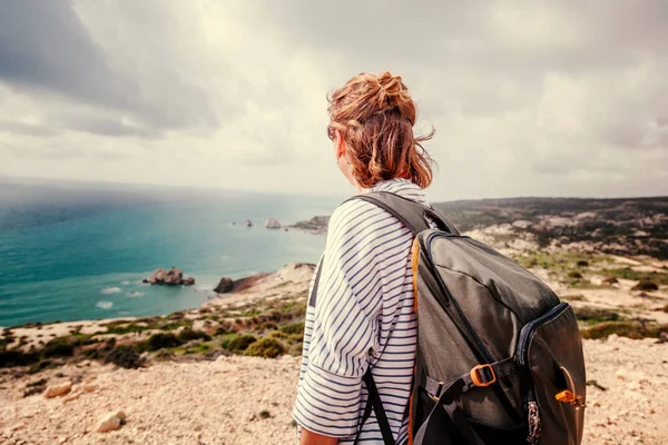 Young Traveler Woman Backpack Stunning Landscape Background Sea Green Hills — Stock Photo, Image