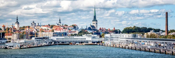 Hermoso Paisaje Urbano Tallin Capital Estonia Vista Ciudad Desde Mar — Foto de Stock