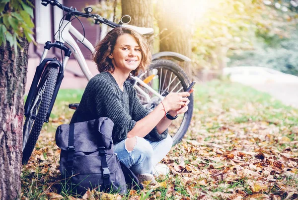 Beautiful Young Smiling Girl Woman Mobile Phone Hands Sits Autumn — Stock Photo, Image