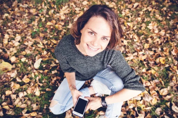 Beautiful Young Smiling Girl Woman Wavy Hair Sitting Grass Fallen — Stock Photo, Image